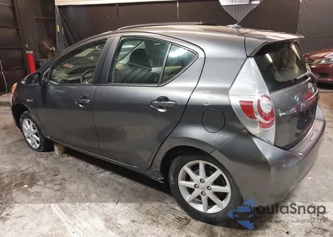 2014 Toyota Prius C Three from USA, damaged, VIN JTDKDTB33E1062435